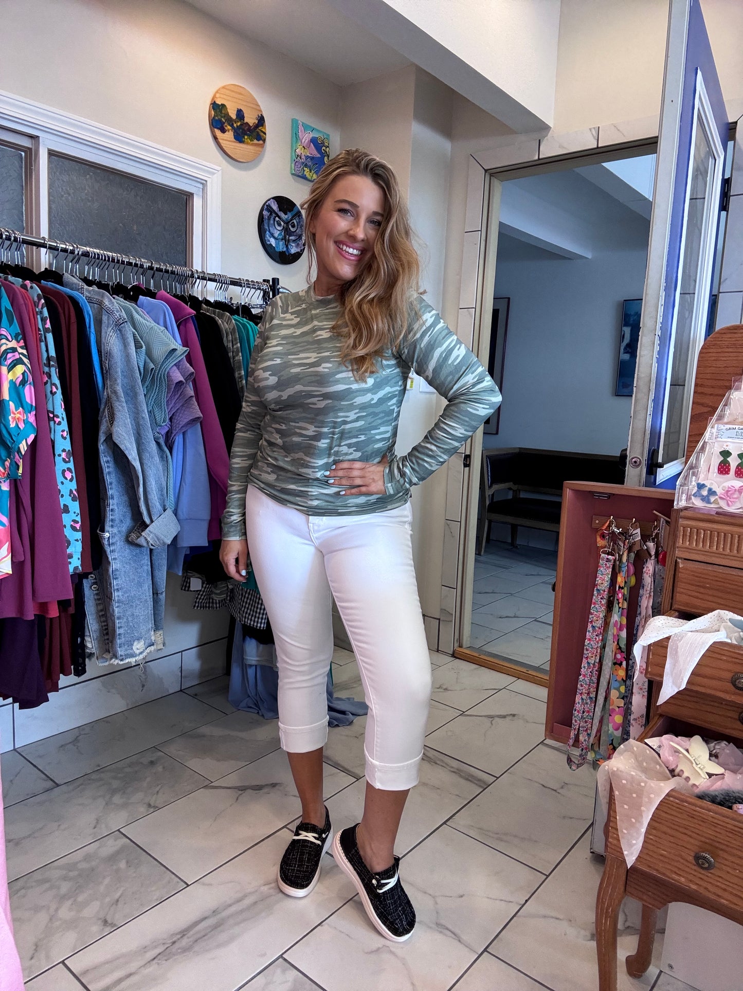 Judy Blue White Cuffed Capris Skinny Fit