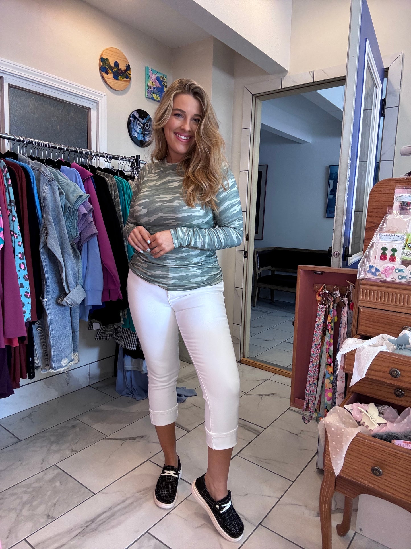 Judy Blue White Cuffed Capris Skinny Fit